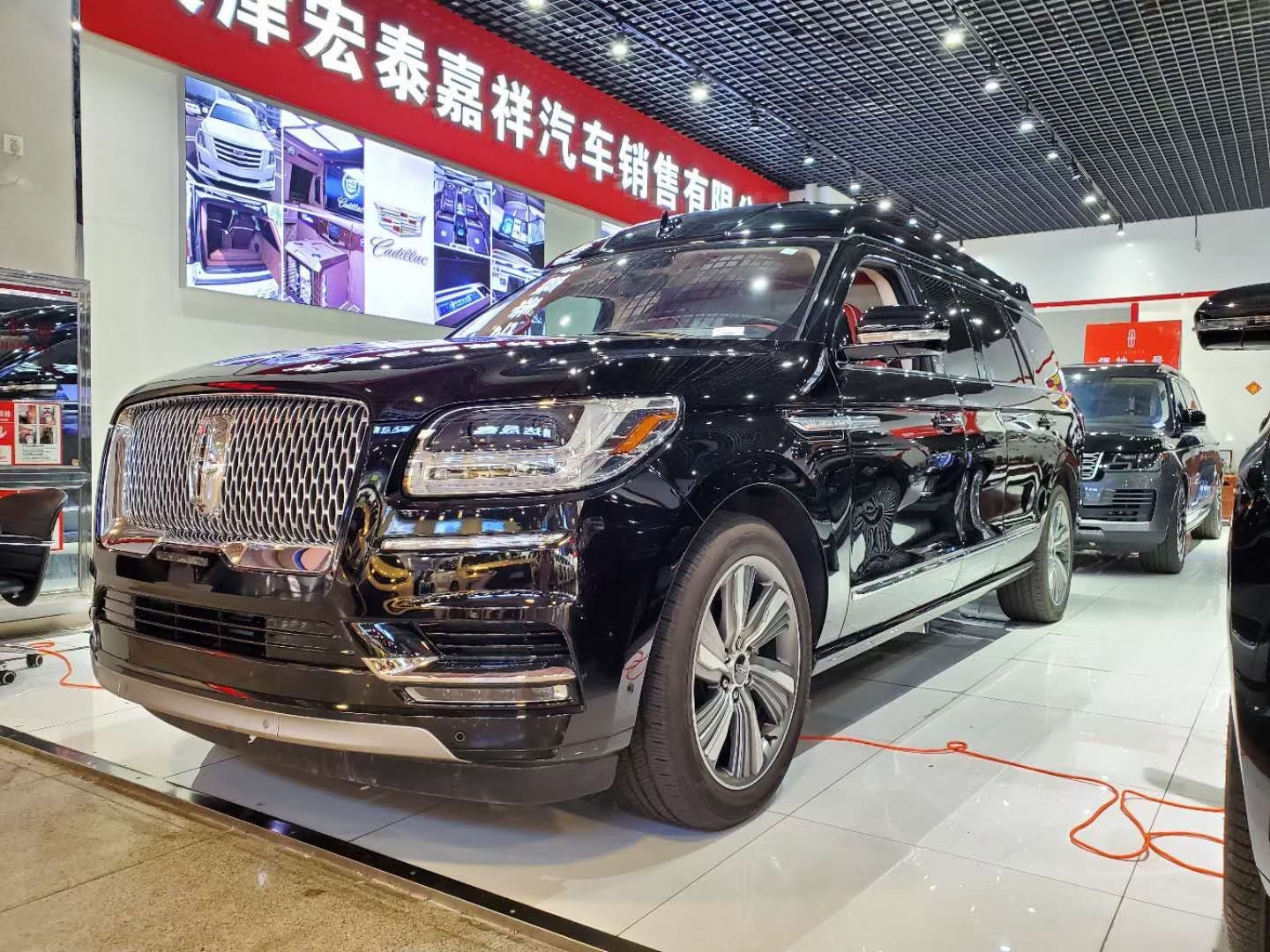 林肯领袖一号加长防弹5.98米 高效机能_凤凰网汽车