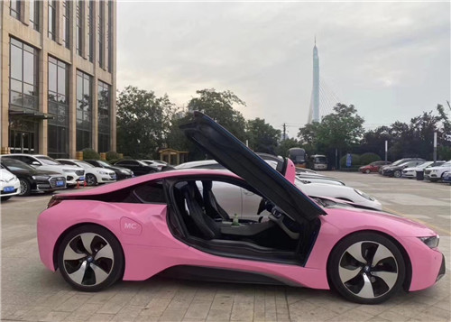 2021款欧规版宝马i8敞篷版的现车销售中