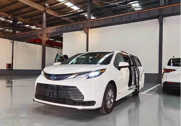 2021款丰田塞纳性价比最高的商务mpv