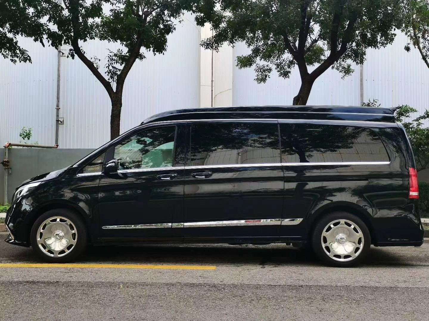 奔驰VS680L商务车 高顶改装车配置价格 