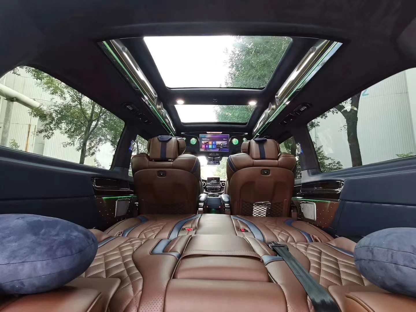 奔驰VS680L商务车 高顶改装车配置价格 