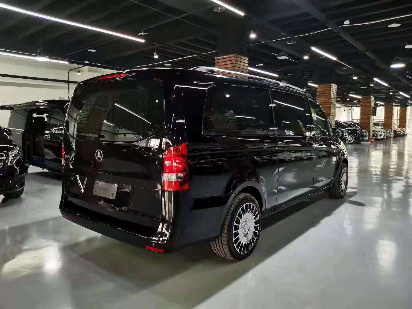 威霆裸车基础上改裝工艺品别具匠心