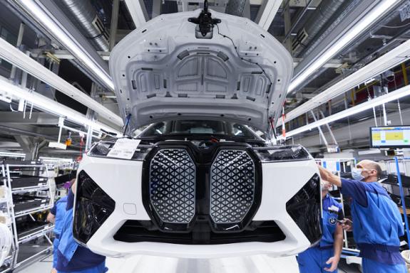 05. 创新BMW iX于丁格芬工厂投产.jpg