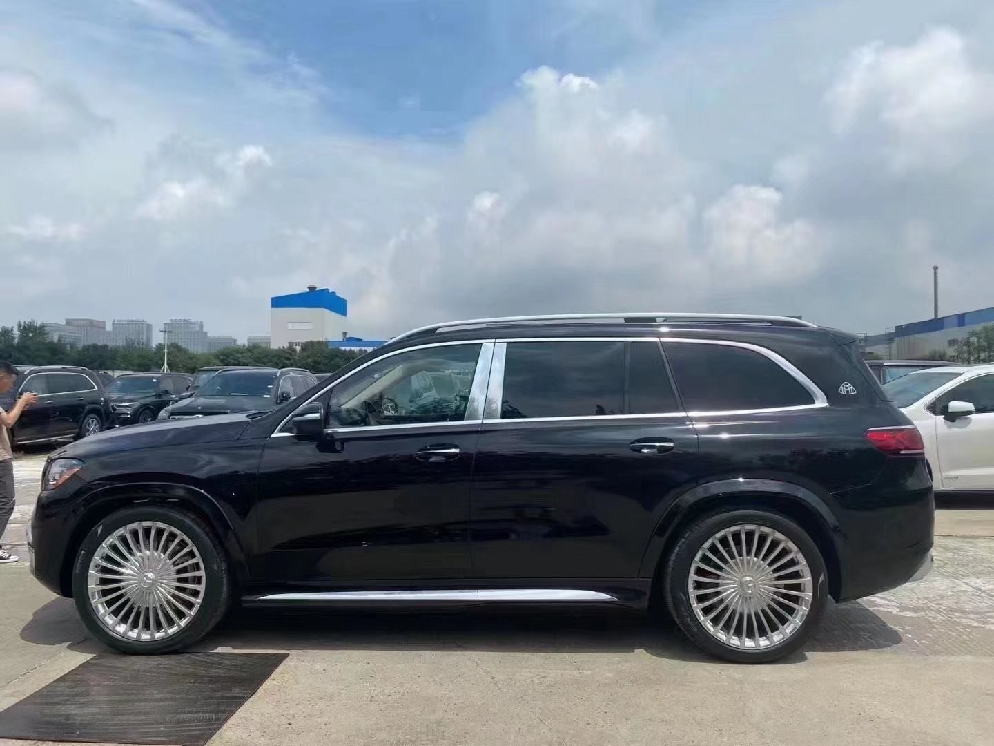 迈巴赫gls600预售价,迈巴赫gls600报价 迈巴赫gls600黑棕国六现车落地价格最低