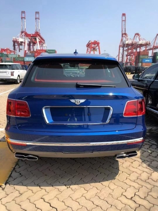 2021款宾利添越非凡现车200多万安心购