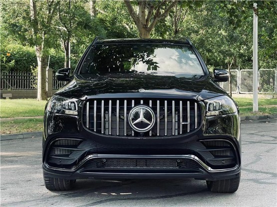 这不奔驰新推出的全新奔驰gls63定位于7座豪华suv车型.