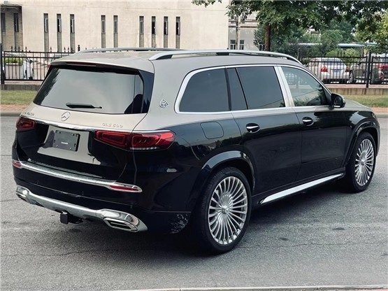迈巴赫gls600双拼色备受精英老板喜爱_凤凰网汽车