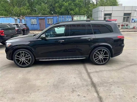 不仅体现了奔驰gls450以往的豪华感,更体现了大型suv别具匠心的商务感