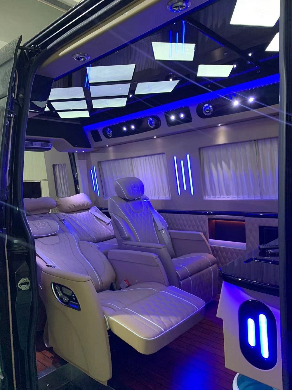 奔驰斯宾特改装升级航空座椅及内饰案例_凤凰网汽车_凤凰网