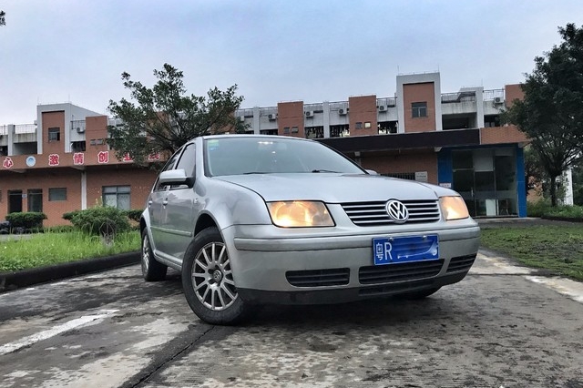 《无名出品》我买了一台假的老大众？内饰竟然没有异响