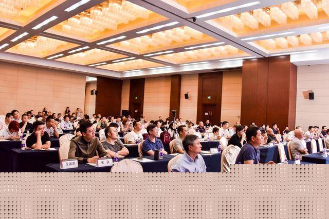 今年汽车场形势严峻，个性化定制商机来了？