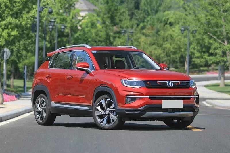 长安CS35 PLUS动力升级，配1.4T四缸发动机，成长安最速SUV