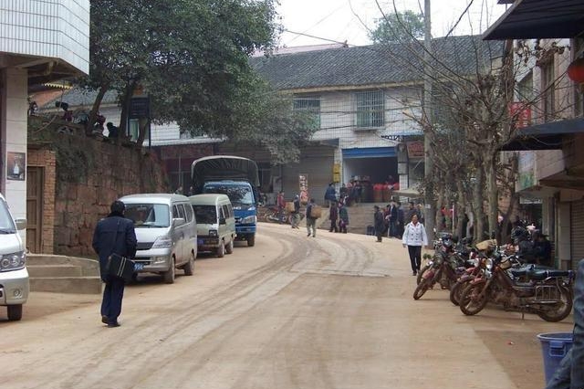 农村买车是攀比？这4点告诉你，农村比城市更需要买车