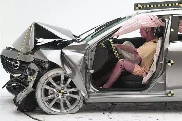 消费者报告：车辆碰撞时，女性比男性更容易受伤