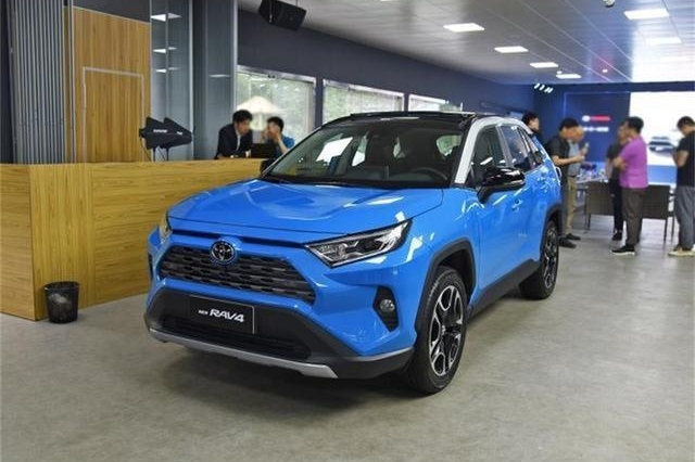 全新丰田RAV4上市，E-Four四驱高配亮眼