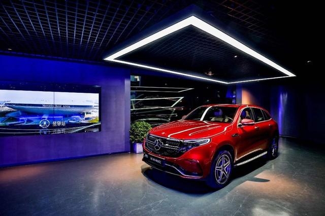 定义“电动豪华”，梅赛德斯-奔驰首款国产纯电动SUV——EQC上市