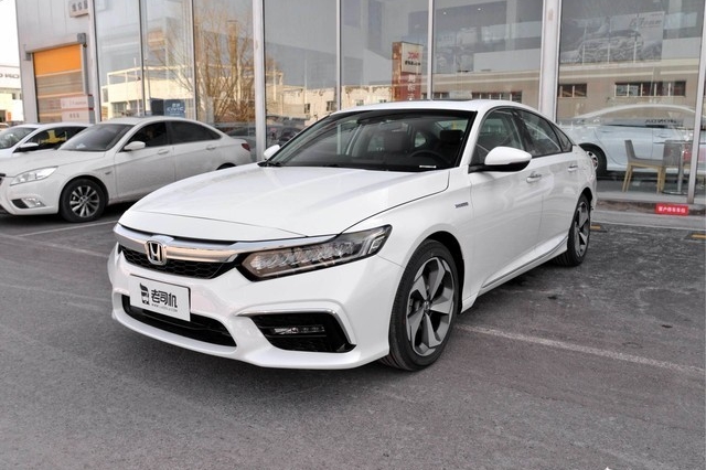 时尚经济的中型车 小哥带你看本田INSPIRE