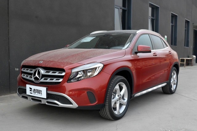 颜值在线产品力一般 小哥带你看奔驰GLA