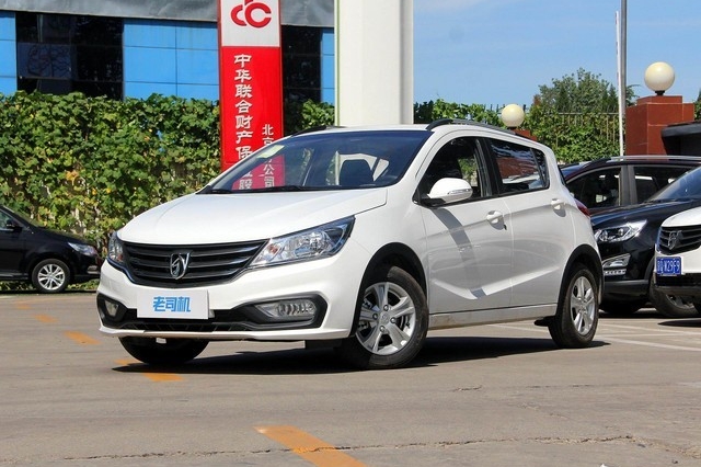 经济型代步车 小哥带你看宝骏310