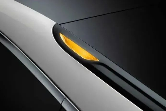 DS旗舰新车太骚了，转向灯集成在C柱上，被卖身后还能翻身吗？