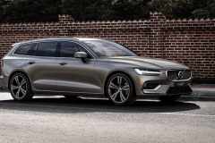 号称最美旅行车，空间比奔驰C级大，现已降价3万，油耗仅6.8L