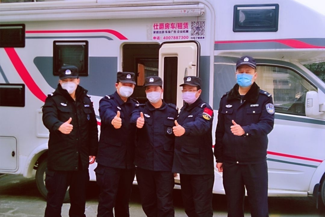 致敬最美逆行者 成都房车人在行动