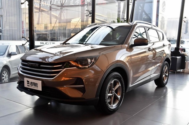 旅游时的“好玩伴” 小哥带你看捷途X70M