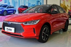 灵活自如的纯电动车 小哥带你看比亚迪e2