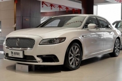 经典的美式豪华 小哥带你看林肯大陆