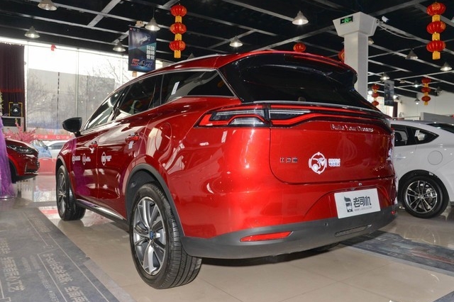 性能强实力强 小哥带你看比亚迪唐新能源