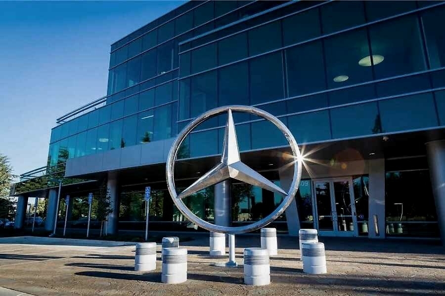 抬头满街三叉星，低头奔驰要裁员，搞什么？