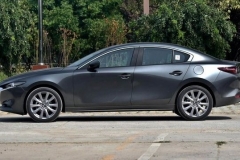 颜值力压同级 小哥带你看马自达3 昂克赛拉