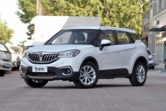 日常代步的性价比之选 小哥带你看中华V3