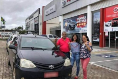 把里程表开“爆”的牛人，车主7年跑百万公里，丰田送他一台新车