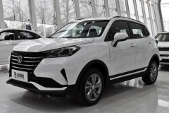 想要高性价比就选它 小哥带你看长安CS15