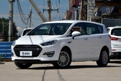 年轻实用的MPV 小哥带你看力帆轩朗