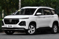 空间和颜值兼顾的紧凑型SUV 长安CS55 VS 宝骏530