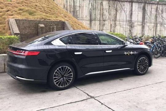 比亚迪汉EV实拍图曝光，气场不输奥迪A6L