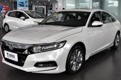 时尚派与实用派的对决 雅阁 VS 速派