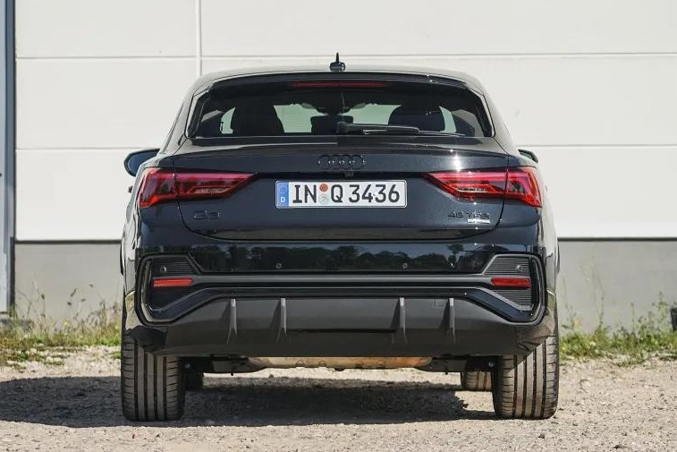 紧追大哥Q8的步伐，奥迪Q3 Sportback来了，宝马X2的劲敌