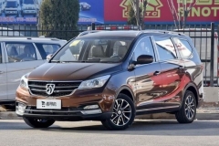 家用7座之选 小哥带你看宝骏730