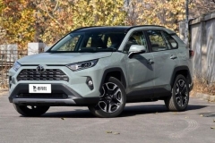 日系紧凑型SUV的巅峰对决 RAV4荣放 VS 森林人