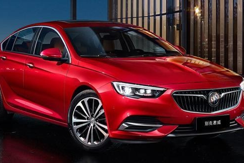 这才是B级车王，2.0T就有261马力，车长近5米不到15万