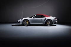 全新911 Turbo S：擒牛斩马只是表象，其实我是个“舒适”的超级跑车