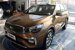 出人意料SUV之选 小哥带你看起亚KX7