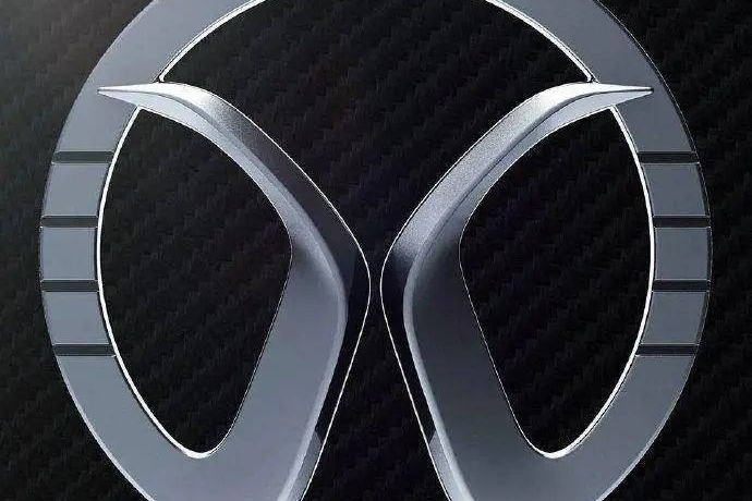 伪装成北汽的奔驰大G？售价850万配防弹装甲，车标却是猪鼻子