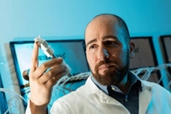 佛罗里达国际大学研发新款电动汽车电池 将续航里程延至1448公里