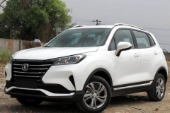 适合家用的小型SUV 小哥带你看长安CS15
