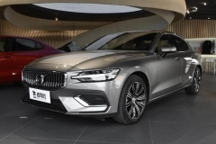 风格定位完全相反谁能突围成功？ 沃尔沃S60 VS 林肯MKZ