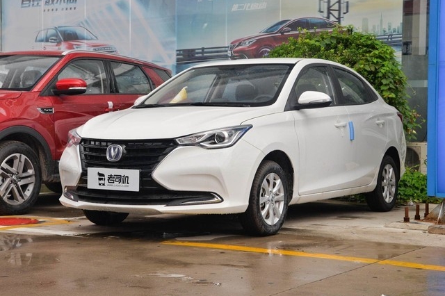 实用高性价比代步车 小哥带你看长安悦翔